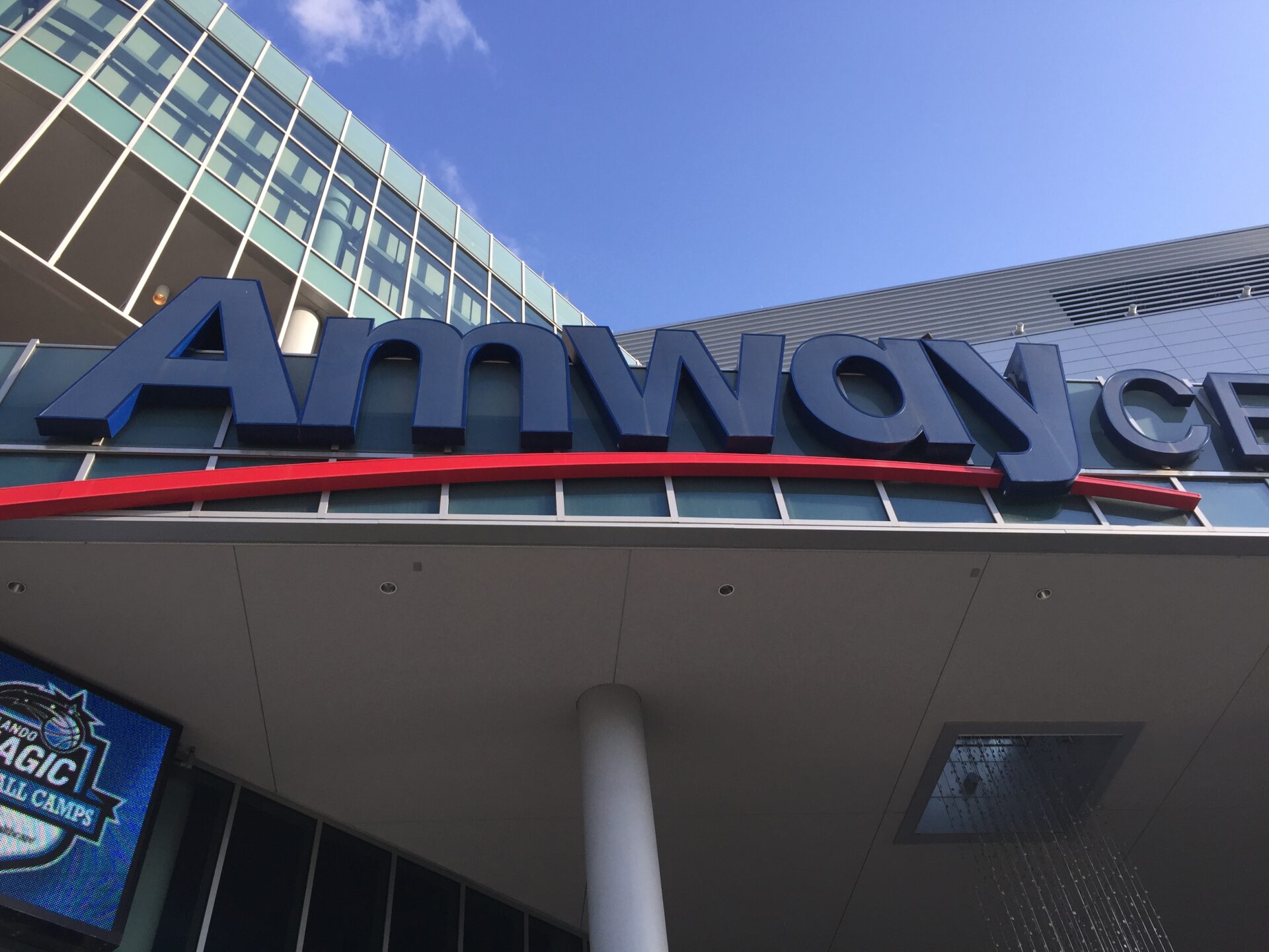 Amway Center - jogo de basquete em Orlando em família