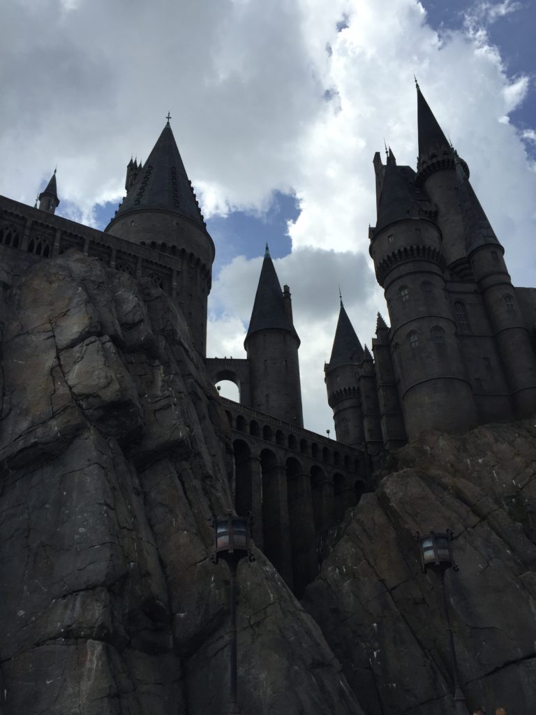 Castelo de Hogwarts, onde fica a atração Harry Potter and the Forbidden Journey