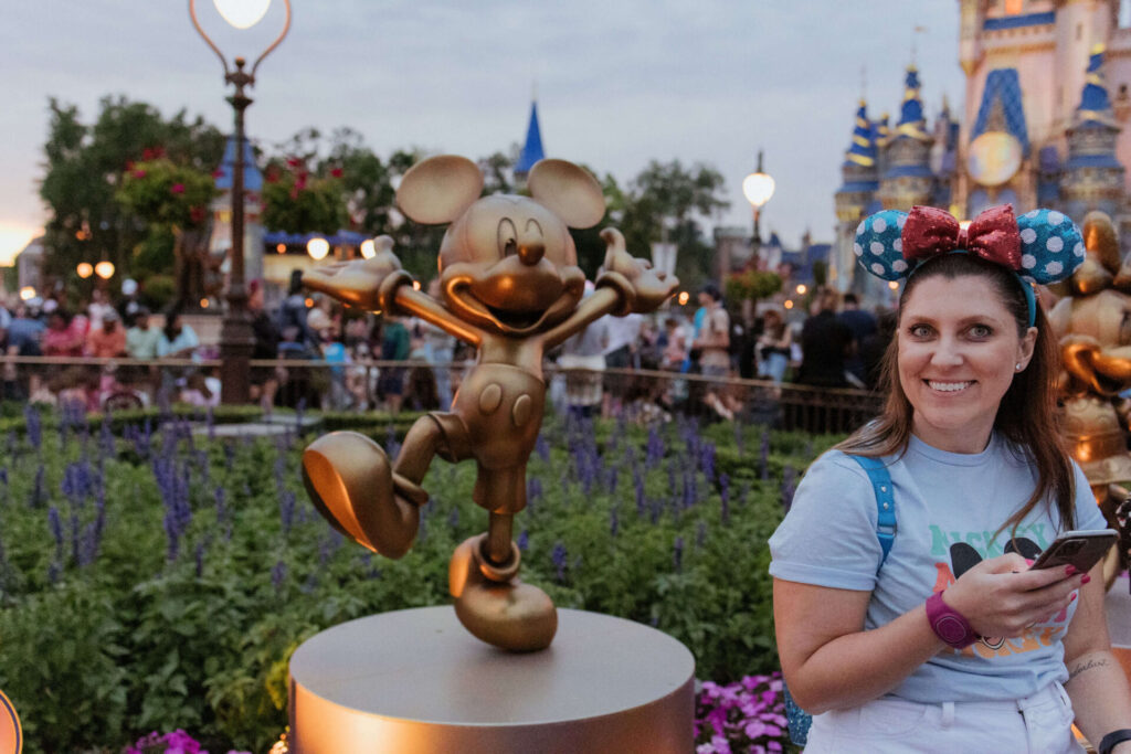 Essa imagem mostra um dos parques de Orlando, o Magic Kingdom.